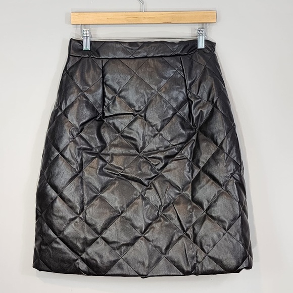Black Quilted Button Down Skirt Sz. Medium - Picture 4 of 7